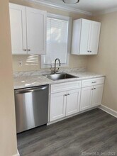 567 Post Rd in Darien, CT - Building Photo - Building Photo