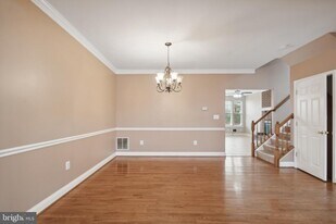 641 Springhouse Square SE in Leesburg, VA - Building Photo