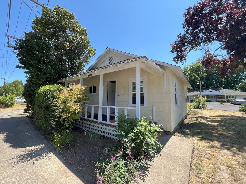 20100 SW Alexander St in Aloha, OR - Building Photo