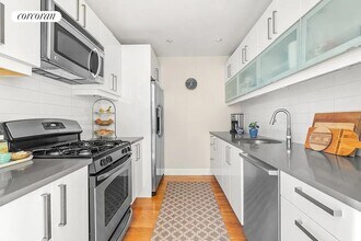 10 Slocum Pl in Brooklyn, NY - Building Photo - Building Photo