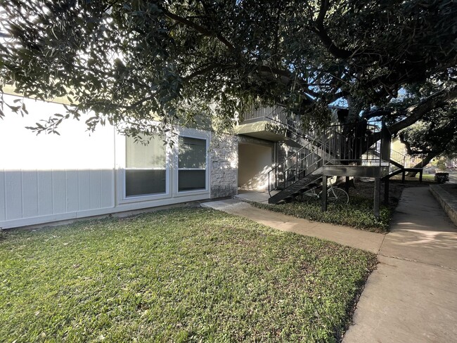 100 Lorenz Rd in San Antonio, TX - Building Photo - Building Photo