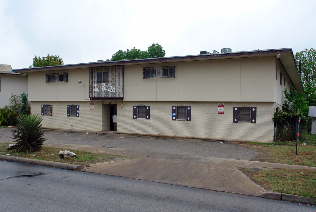 La Bella Apartments in San Antonio, TX - Building Photo