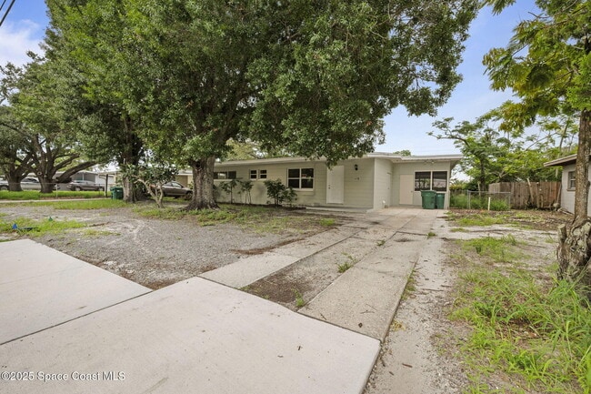 property at 418 N Fiske Blvd