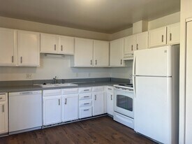 27 Lansing St in Aurora, CO - Building Photo