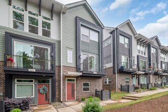 570 W End Dr in Charlotte, NC - Building Photo - Building Photo