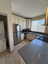 953 Normandie Ave, Unit 304 in Los Angeles, CA - Foto de edificio - Building Photo