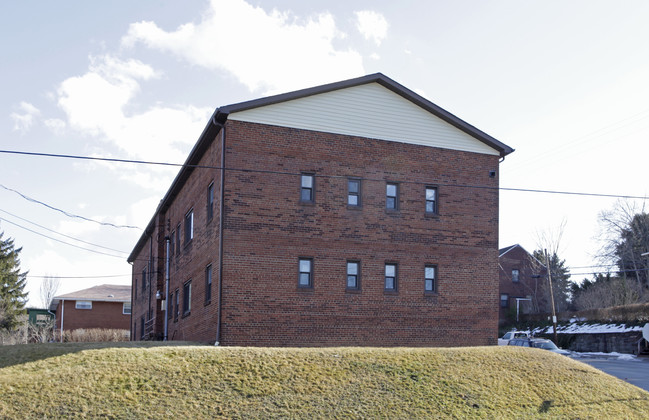 405 Juniper St in McKeesport, PA - Building Photo - Building Photo