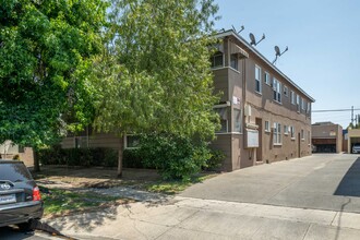 5334 Vantage Ave in North Hollywood, CA - Building Photo - Building Photo