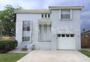 3085 Lighthouse Pl in Margate, FL - Building Photo