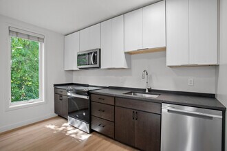 69 Elm St in Biddeford, ME - Building Photo - Building Photo