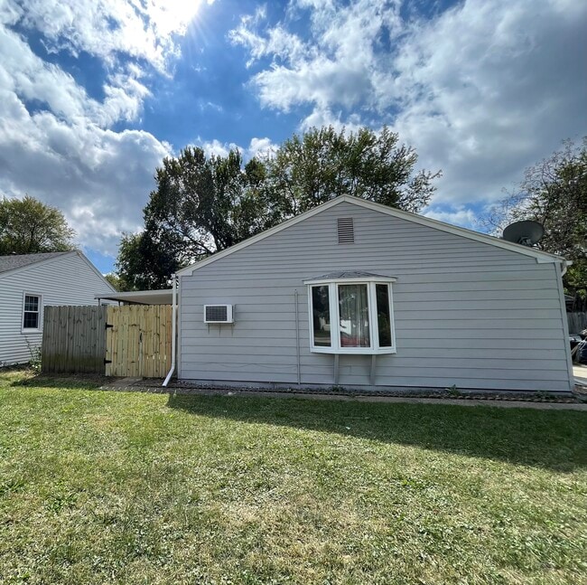 3814 10th Avenue Ct in Moline, IL - Building Photo - Building Photo