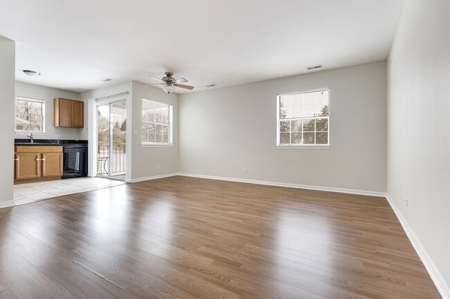 86 N Victoria Ln in Streamwood, IL - Building Photo - Building Photo