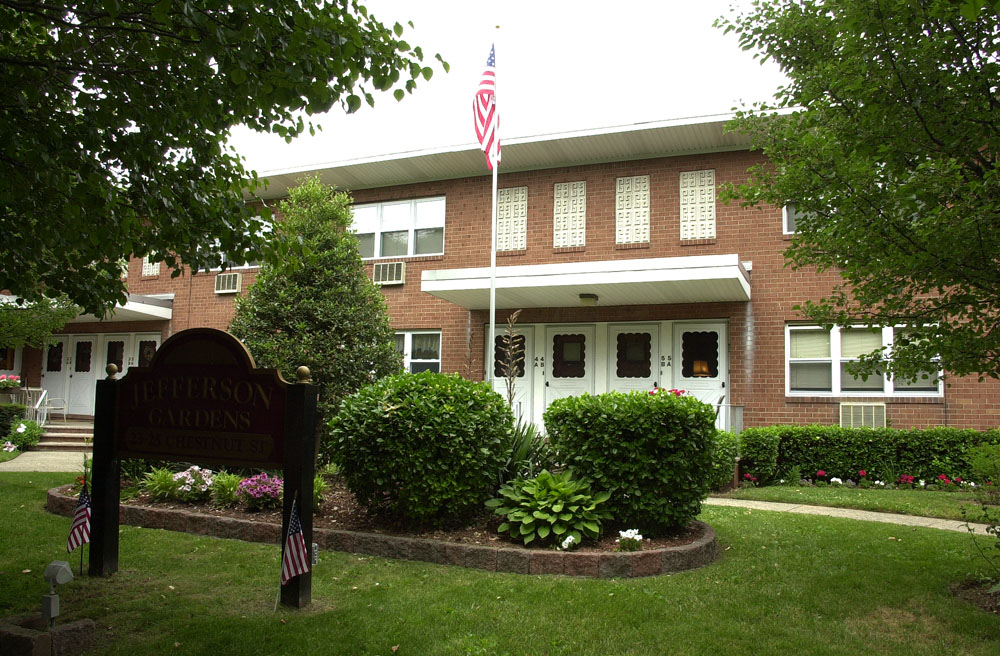 Jefferson Gardens in Wallington, NJ - Building Photo