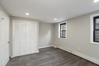 23 Westervelt Pl in Jersey City, NJ - Building Photo - Building Photo
