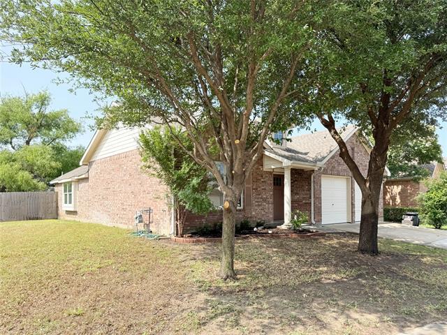 12109 Macaroon Ln in Fort Worth, TX - Building Photo - Building Photo