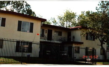 Courtyard Apartments in Westminster, CA - Building Photo - Building Photo