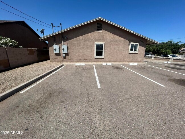 1062 N 27th St in Phoenix, AZ - Building Photo - Building Photo