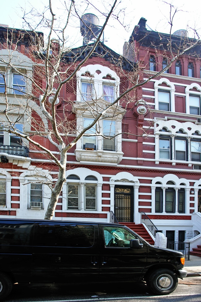 123 W 78th St in New York, NY - Building Photo - Building Photo