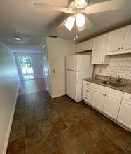 12337 Buffing Rd, Unit B in Port Charlotte, FL - Foto de edificio - Building Photo