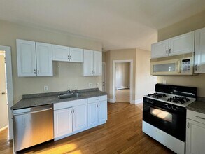 48 Porter St, Unit 2 in Cambridge, MA - Foto de edificio - Building Photo
