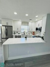 364 Flanders Dr in Delray Beach, FL - Foto de edificio - Building Photo