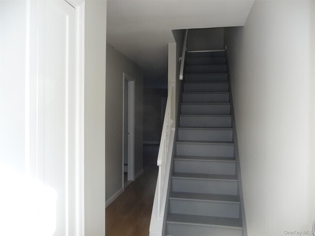 91 Sarah Ln in Middletown, NY - Foto de edificio - Building Photo