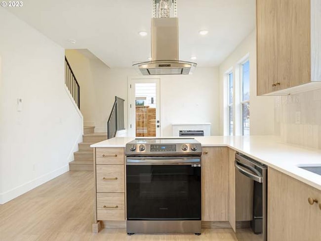 5605 N Lombard St in Portland, OR - Building Photo - Building Photo