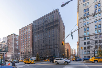 Medical Cooperatives in Residential Building in New York, NY - Foto de edificio - Building Photo