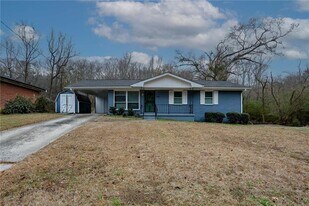 667 Tara Cir SE in Atlanta, GA - Building Photo