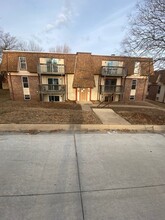 Hillside Apartments in Manhattan, KS - Building Photo - Building Photo