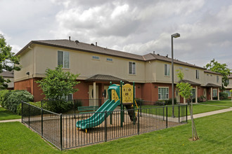 Ellenwood Commons in Sacramento, CA - Building Photo - Building Photo