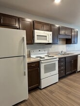 15 19th Ave SW, Unit Broadway Circle Unit 101 in Minot, ND - Foto de edificio - Building Photo