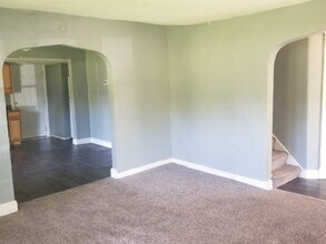 8200 Wayne Ave in Kansas City, MO - Building Photo - Building Photo