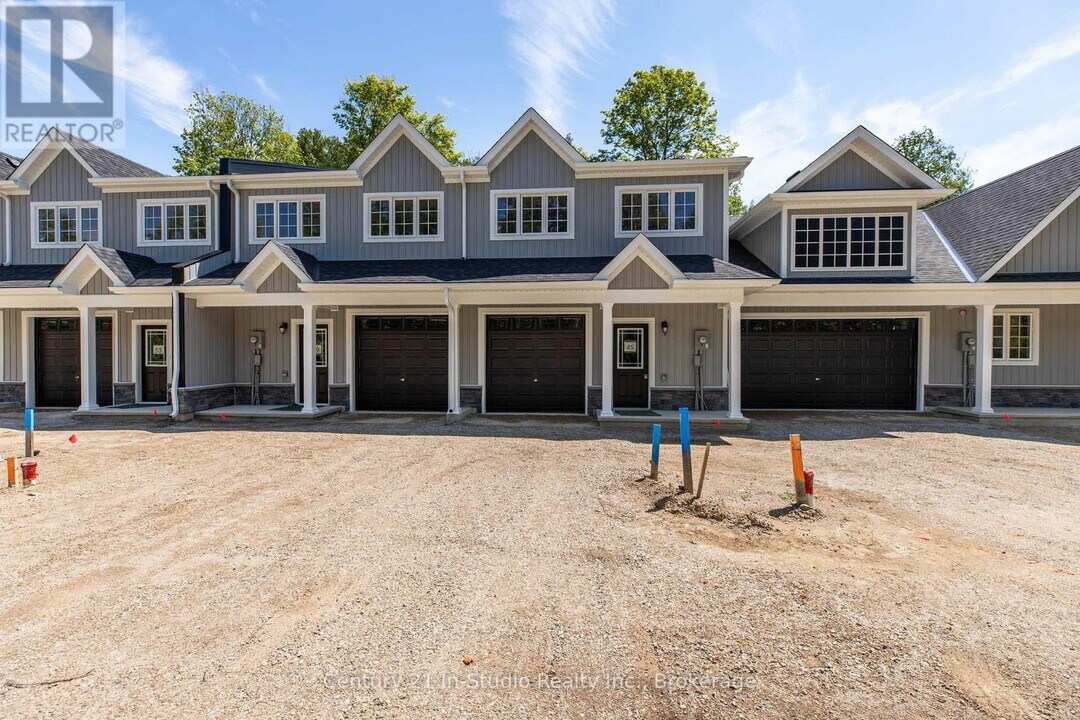 69 Division St in South Bruce Peninsula, ON - Building Photo