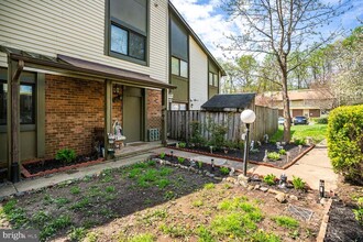 5731 Nordeen Oak Ct in Burke, VA - Building Photo - Building Photo