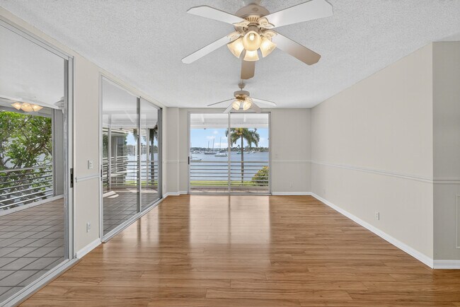 1071 Sugar Sands Blvd in Riviera Beach, FL - Building Photo - Building Photo