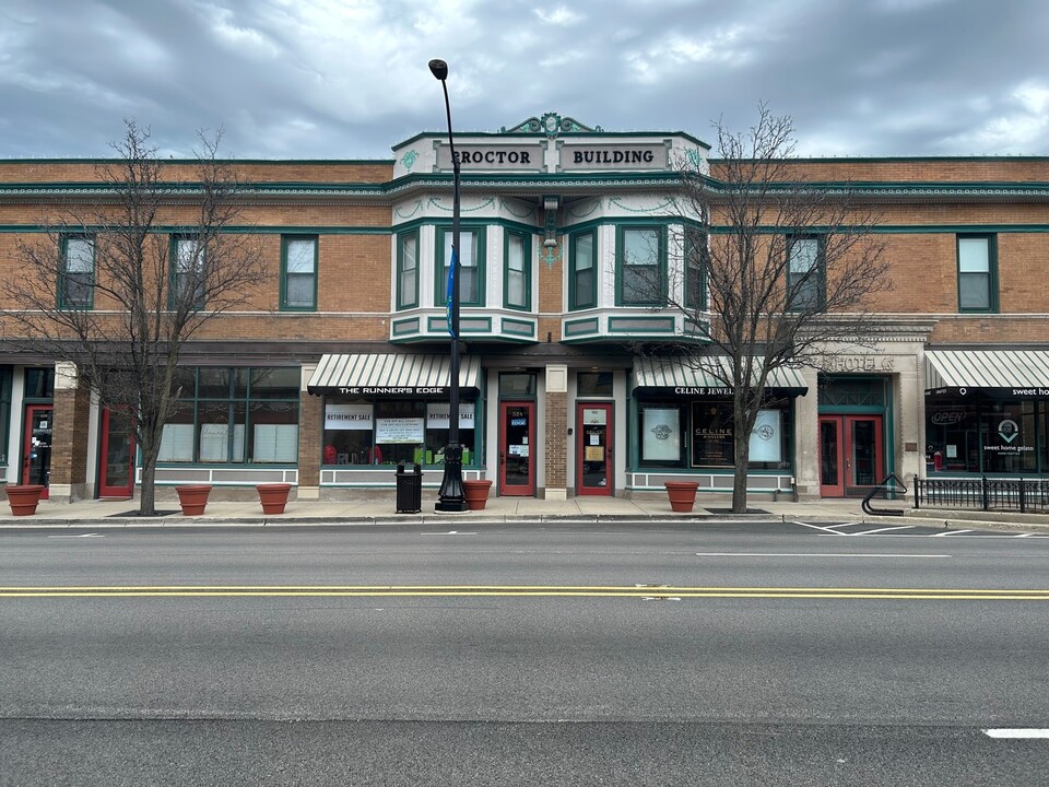 520 N Milwaukee Ave in Libertyville, IL - Building Photo