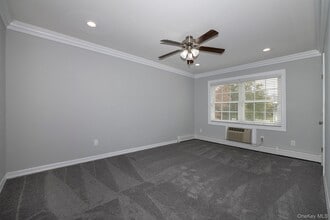 55 Fairfield Way in Commack, NY - Building Photo - Building Photo