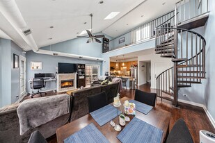 811 W Superior St, Unit 04a in Chicago, IL - Building Photo