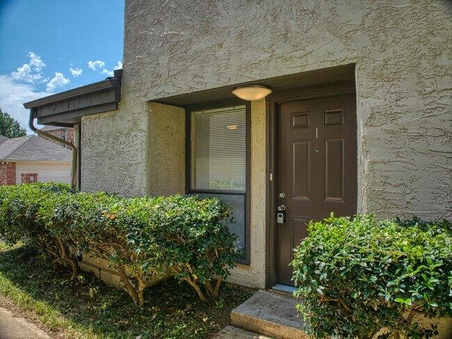 711 Harbour Town Dr in Lake Dallas, TX - Building Photo - Building Photo