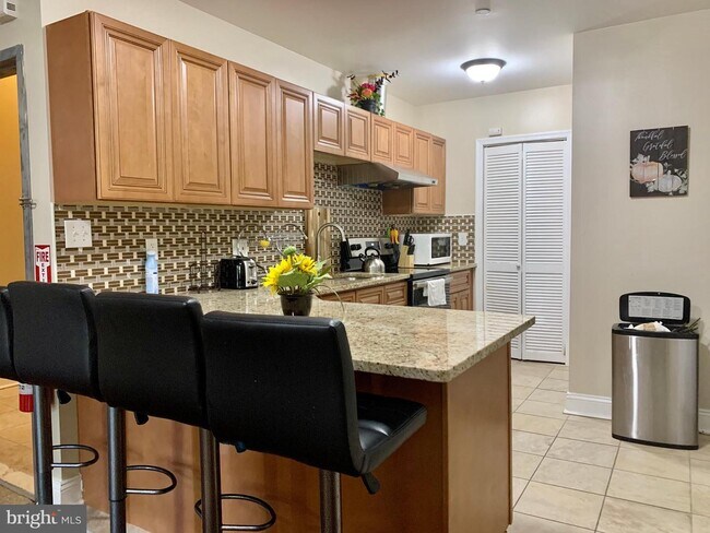 1211 Race St-Unit -2F in Philadelphia, PA - Building Photo - Building Photo