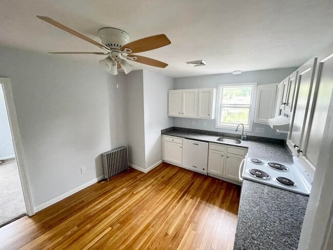 2 Snowling Rd in Uxbridge, MA - Building Photo - Building Photo