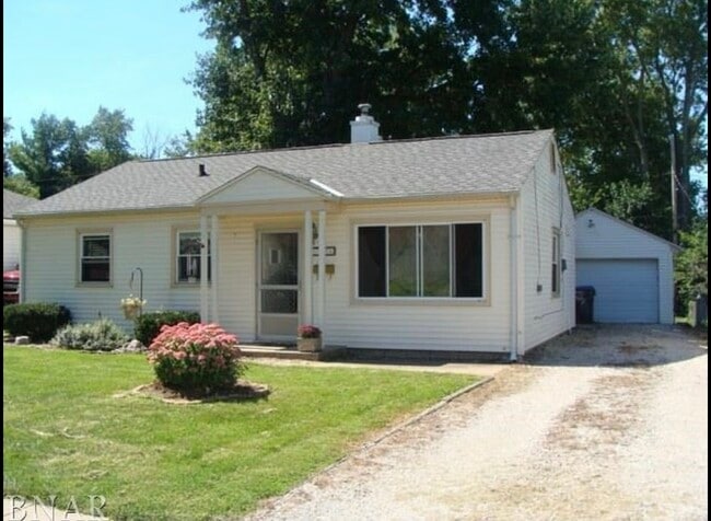 1126 N State St in Bloomington, IL - Foto de edificio - Building Photo