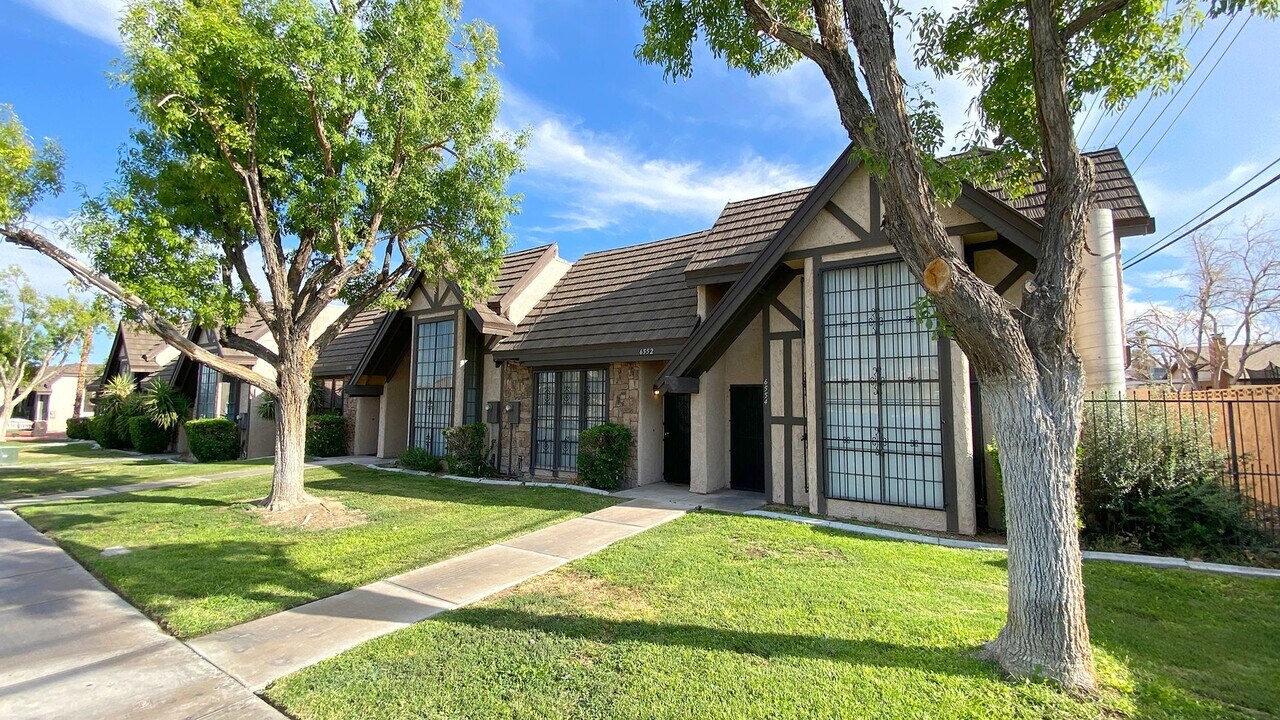 6554 Ironbark Ln in Las Vegas, NV - Foto de edificio