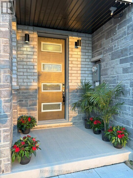 132 Keppel Cir in Brampton, ON - Building Photo