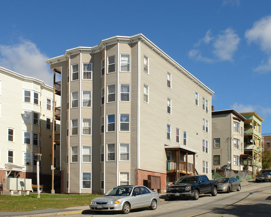 32 Knox St in Lewiston, ME - Building Photo