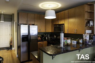 3023 N Oakley Ave, Unit 2 in Chicago, IL - Building Photo - Building Photo