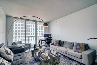 500 Brickell Ave, Unit Brickell 500 in Miami, FL - Foto de edificio - Building Photo
