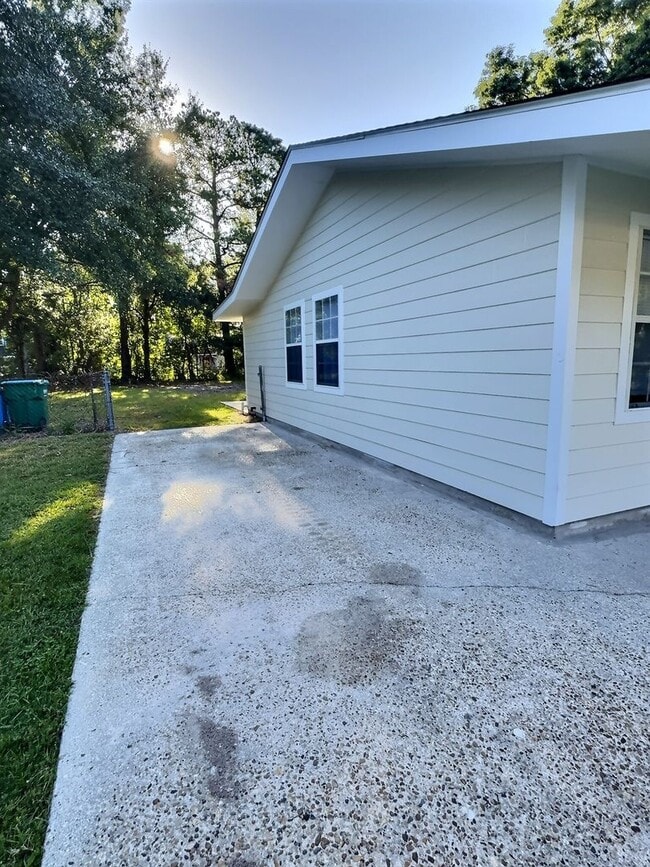 419 Woody Cir in Ocean Springs, MS - Building Photo - Building Photo
