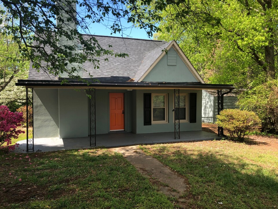 930 Grove St in Shelby, NC - Building Photo